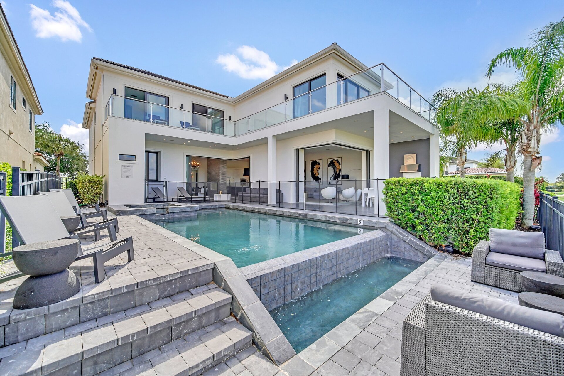 5 Star Villa Eminence – A Lofty & Refined Retreat