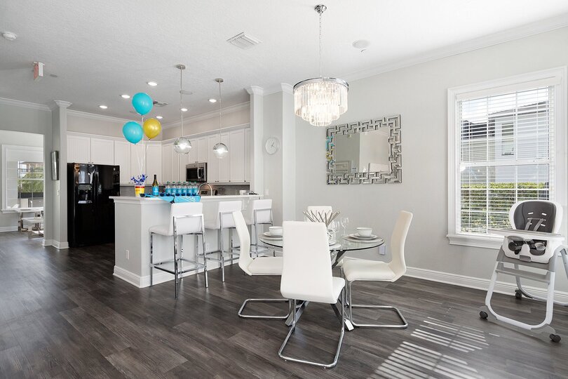 Have a snack before exploring Orlando at this dining table with seating for 4 guests