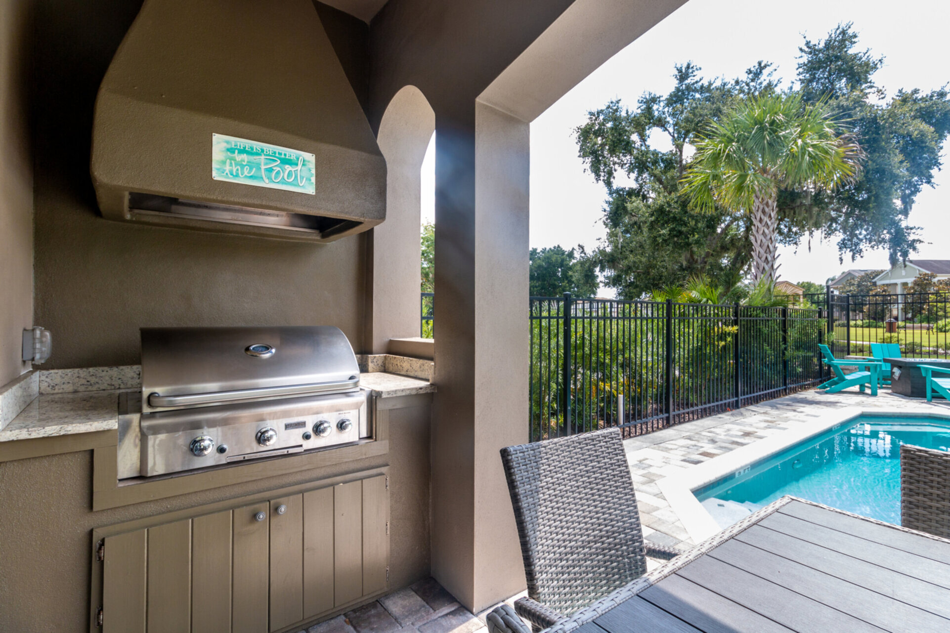 A built in BBQ to grill up delicious meals for all