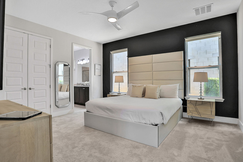 Ground floor master bedroom with king-sized bed