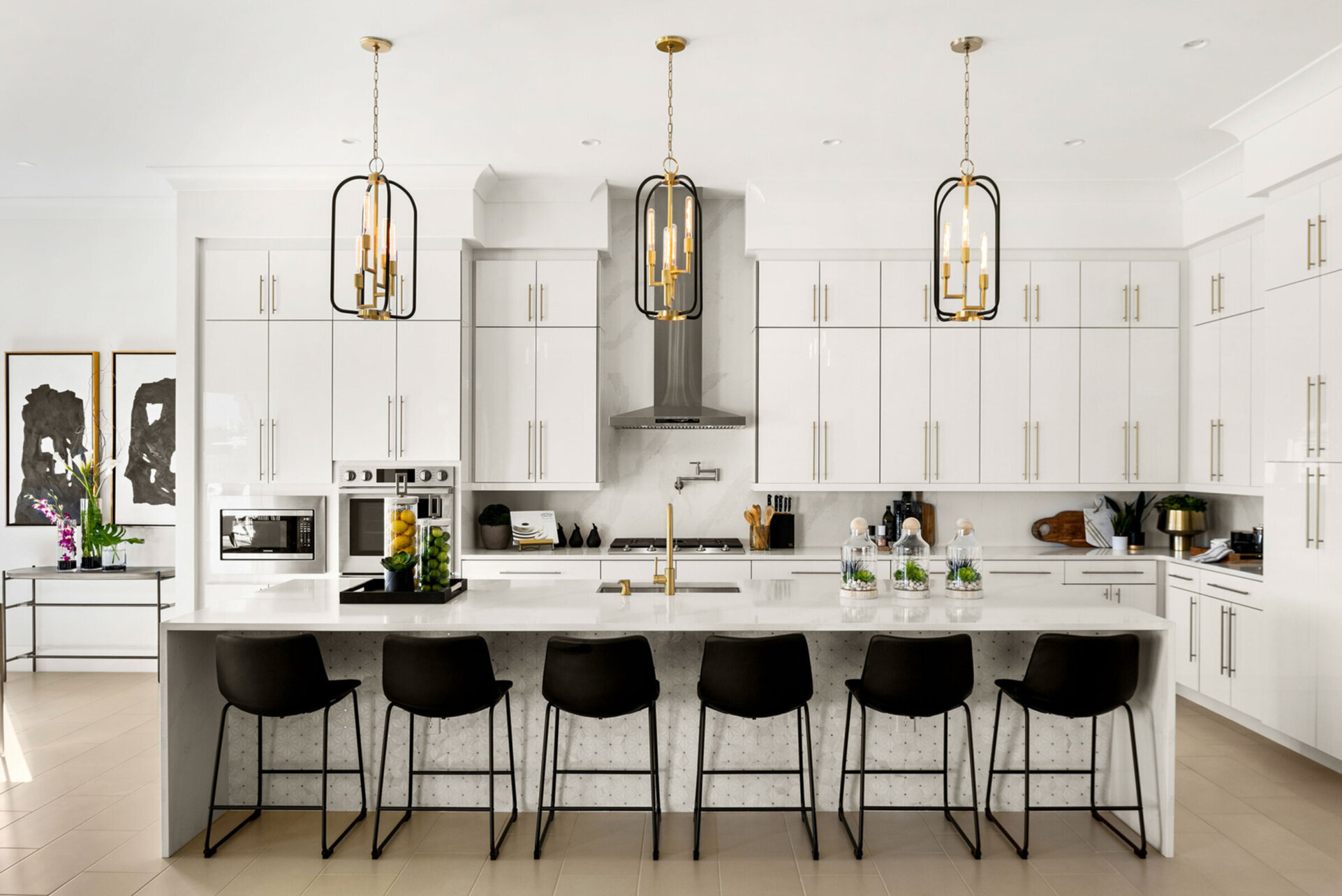 The kitchen breakfast bar has seating for 6