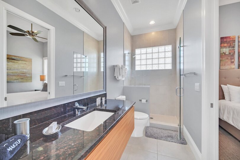 Elegant Oasis: 5 Bed Villa in Orlando,6633