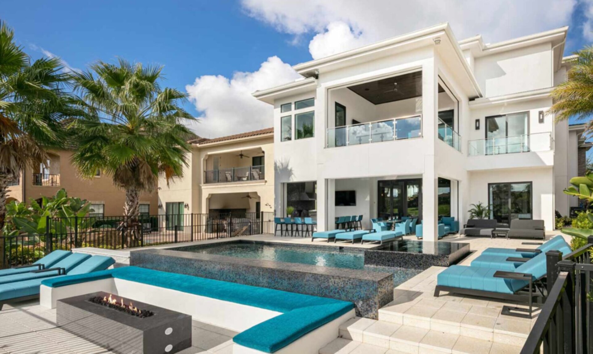 Seating and Lounge Areas Overlooking Pool and Golf Course