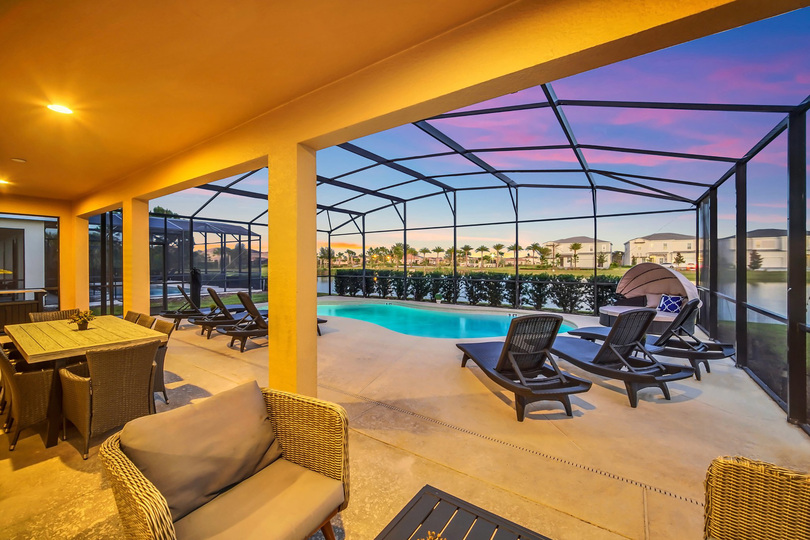 Enjoy outdoor dining or relax on the day bed or sun loungers