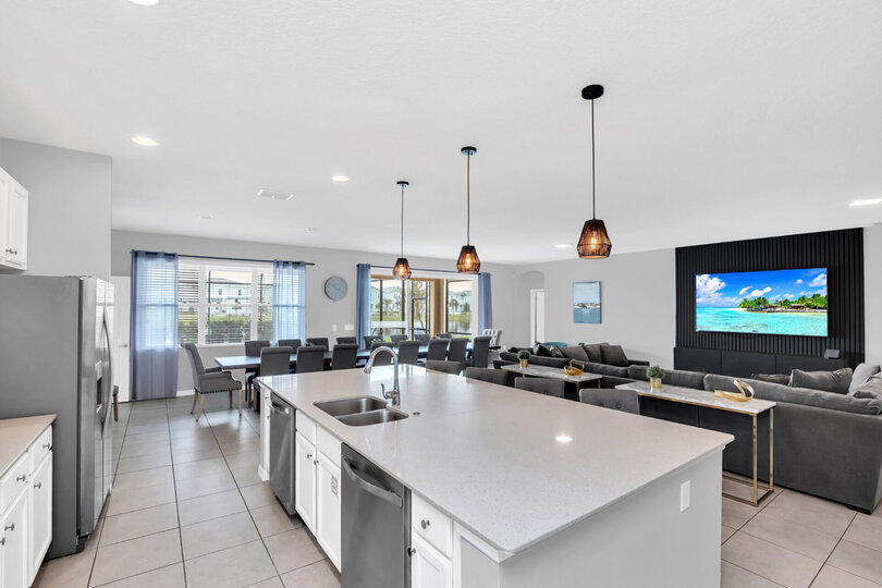 The home features 2 fridge/freezers and 2 dishwashers for convenience.