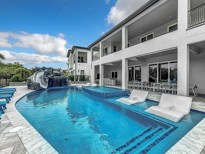 5 Star Villa Opulentia – A Golden Luxury Residence