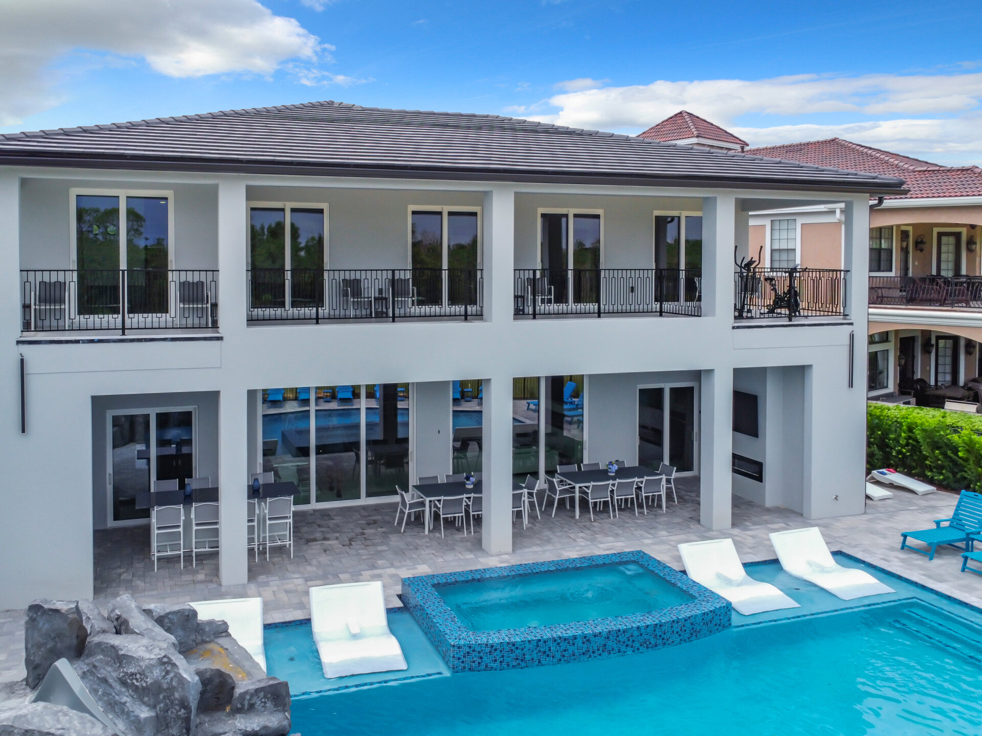 5 Star Villa Opulentia – A Golden Luxury Residence