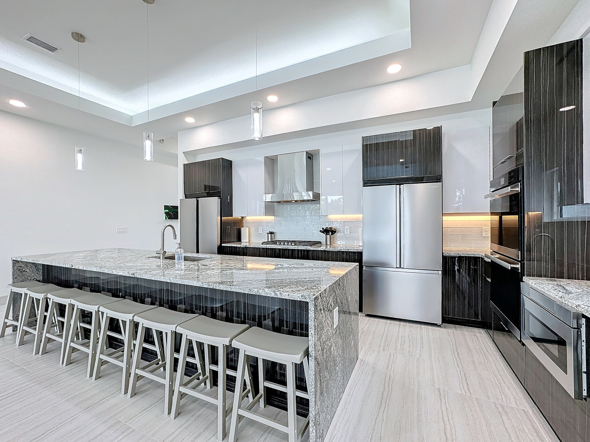 5 Star Villa Opulentia – A Golden Luxury Residence