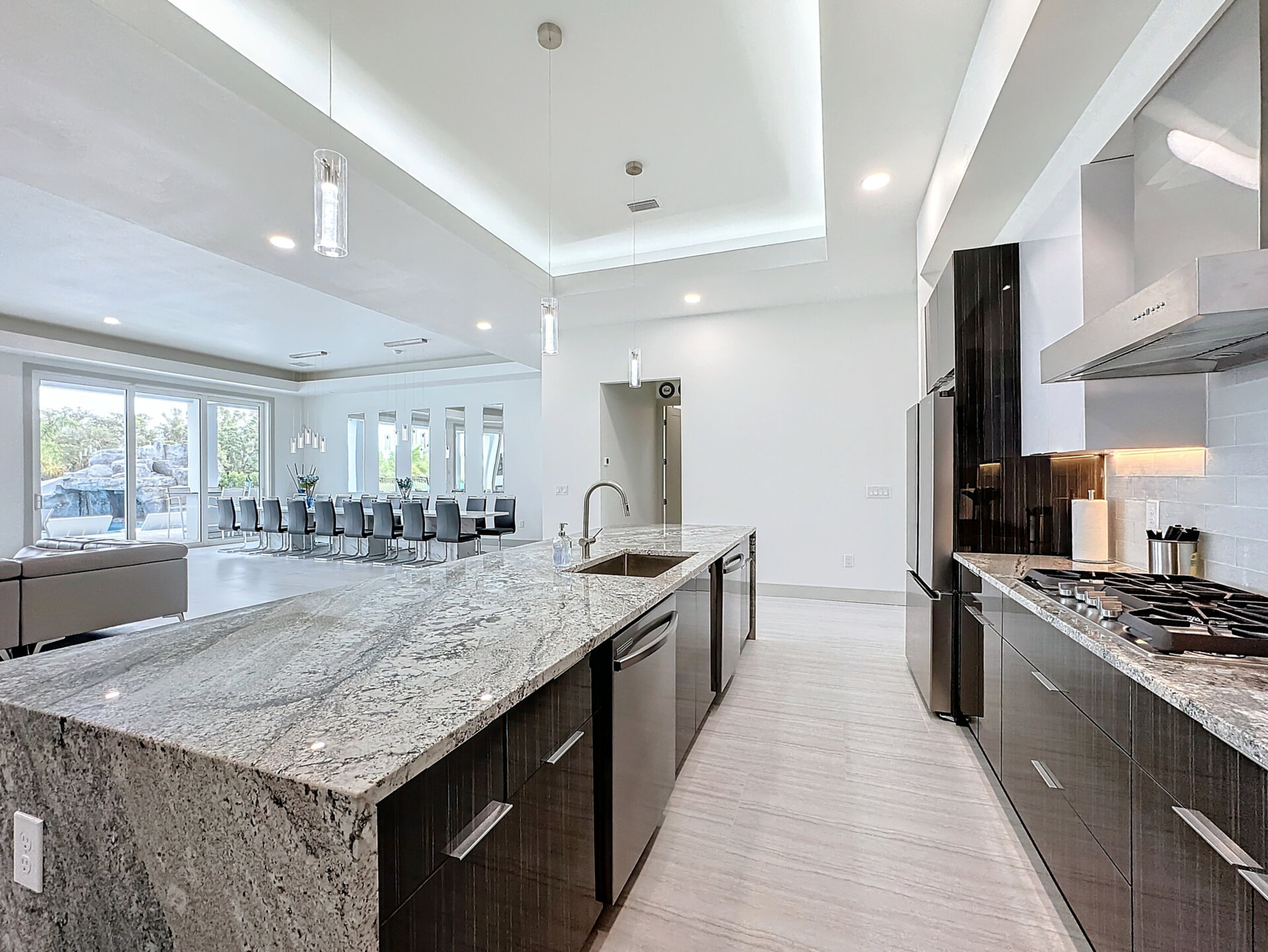 5 Star Villa Opulentia – A Golden Luxury Residence