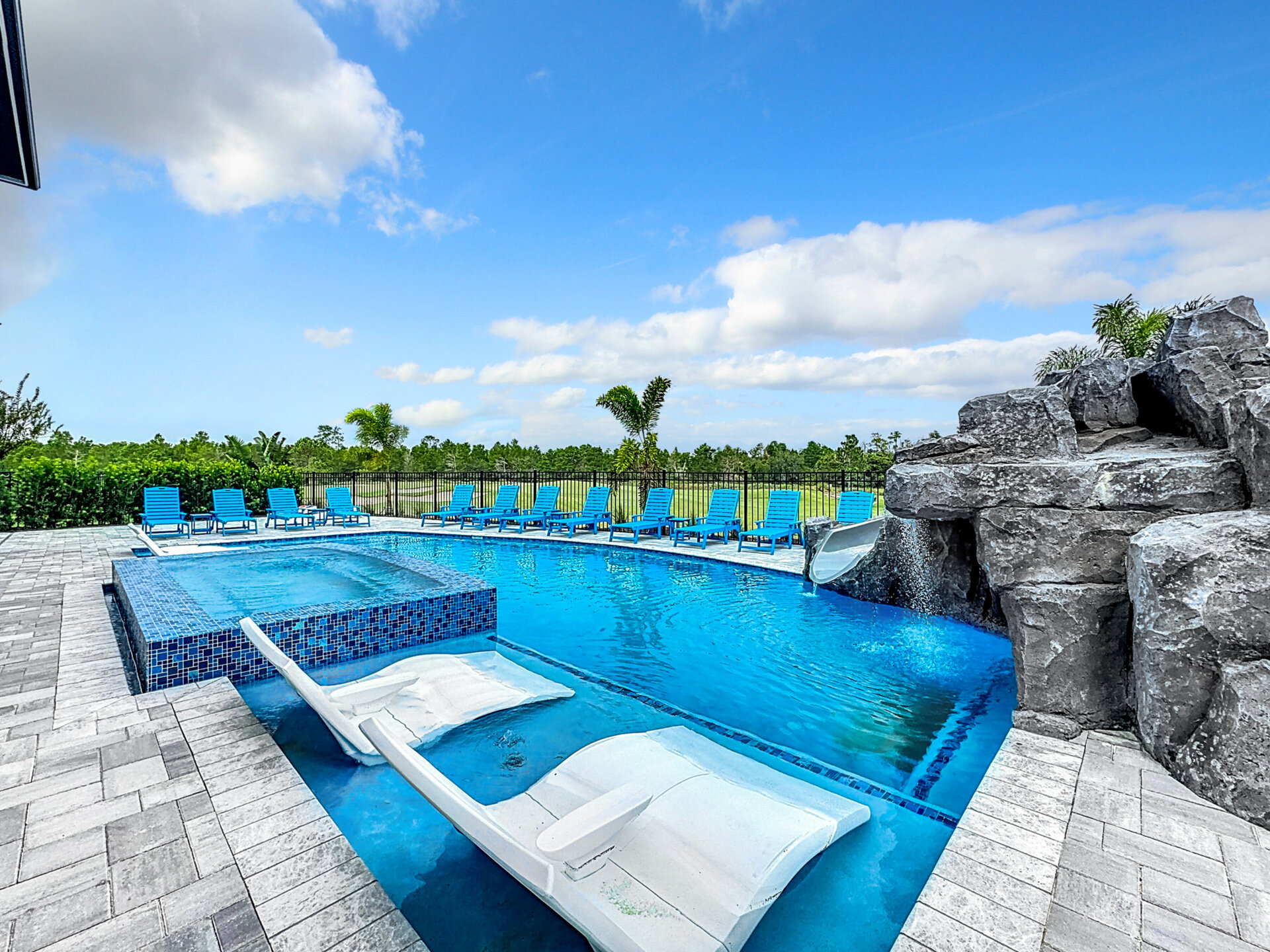 5 Star Villa Opulentia – A Golden Luxury Residence