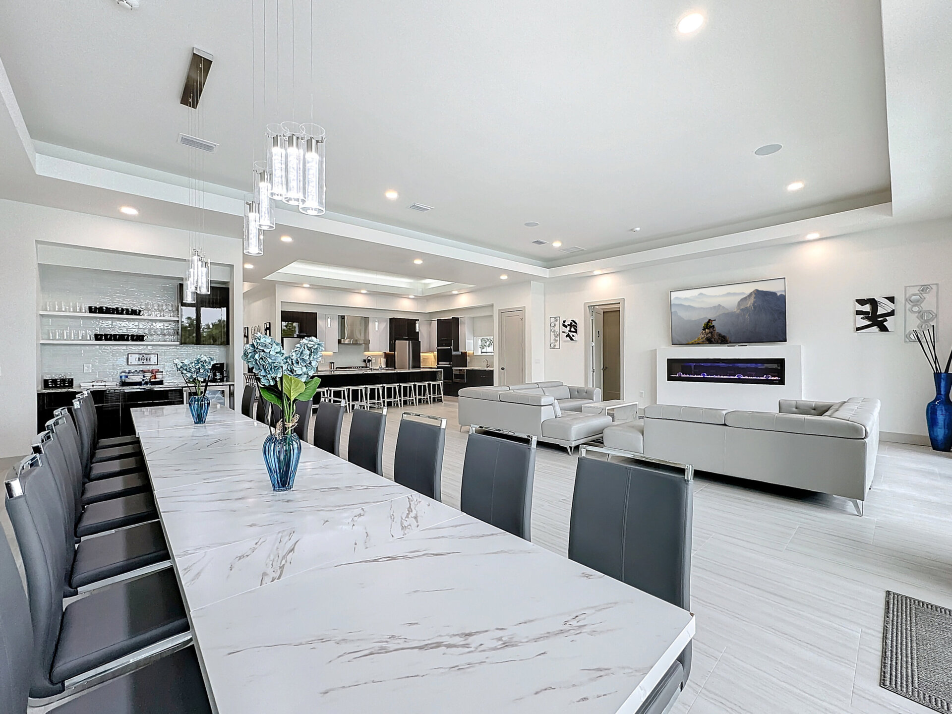 5 Star Villa Opulentia – A Golden Luxury Residence