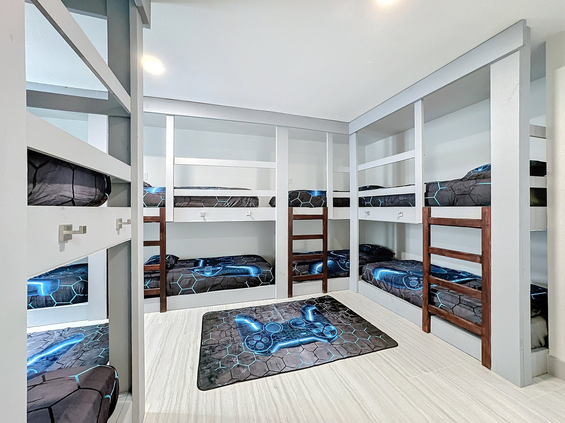 5 Star Villa Opulentia – A Golden Luxury Residence