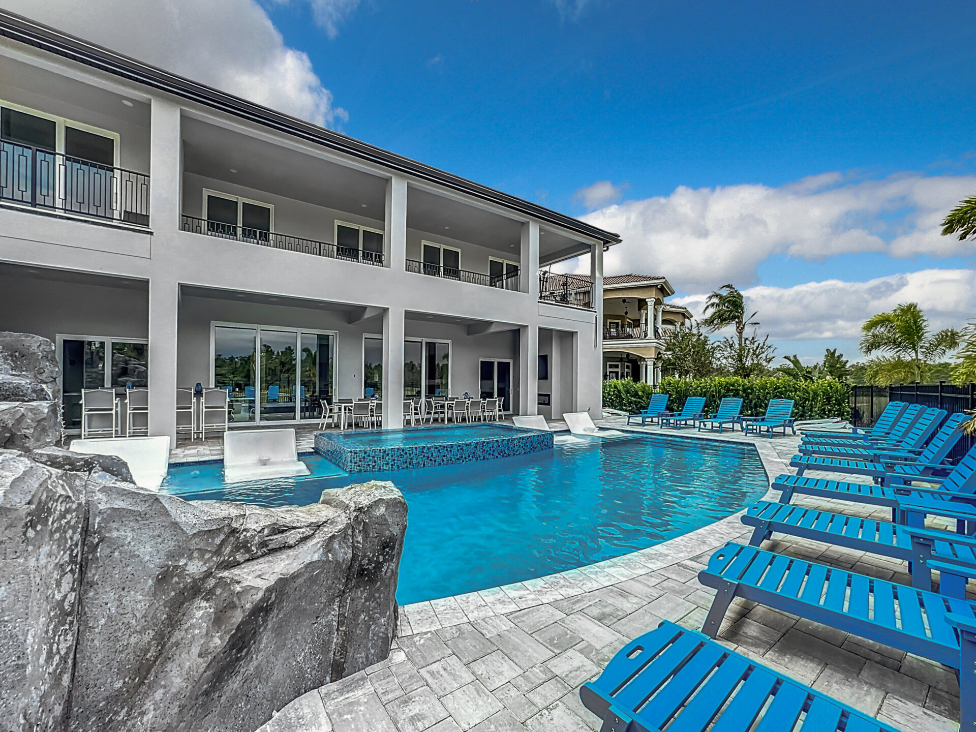 5 Star Villa Opulentia – A Golden Luxury Residence