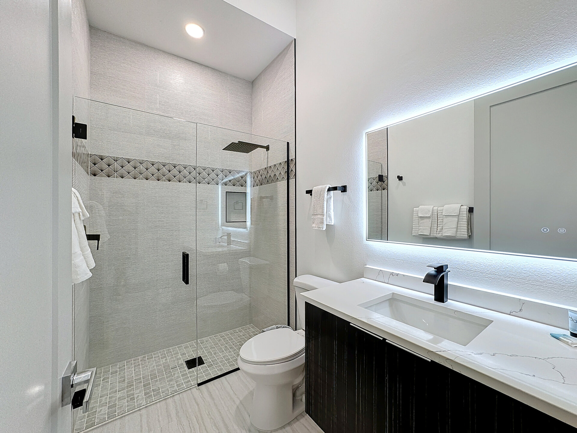 5 Star Villa Opulentia – A Golden Luxury Residence