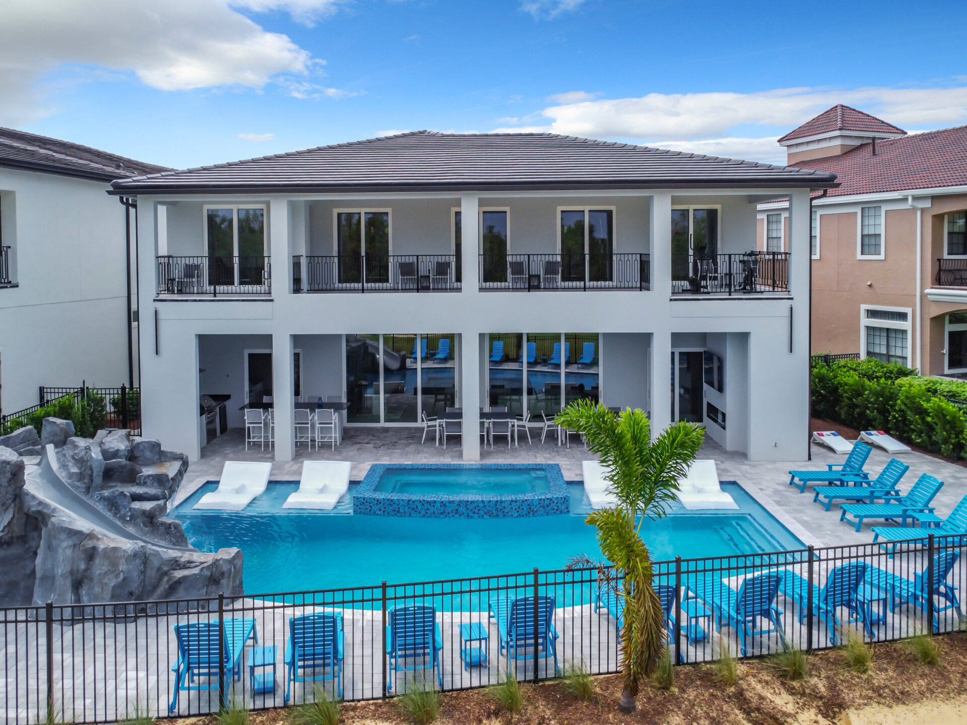5 Star Villa Opulentia – A Golden Luxury Residence