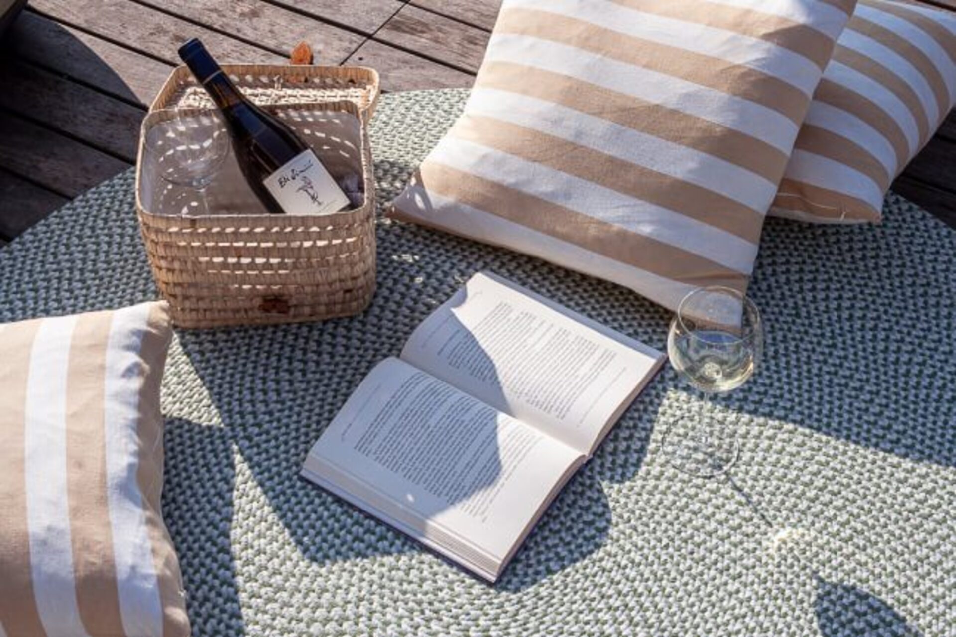 Escape to Paradise: Your Private Pool Awaits, Alma