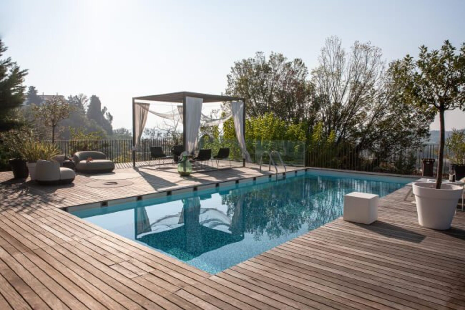 Escape to Paradise: Your Private Pool Awaits, Alma