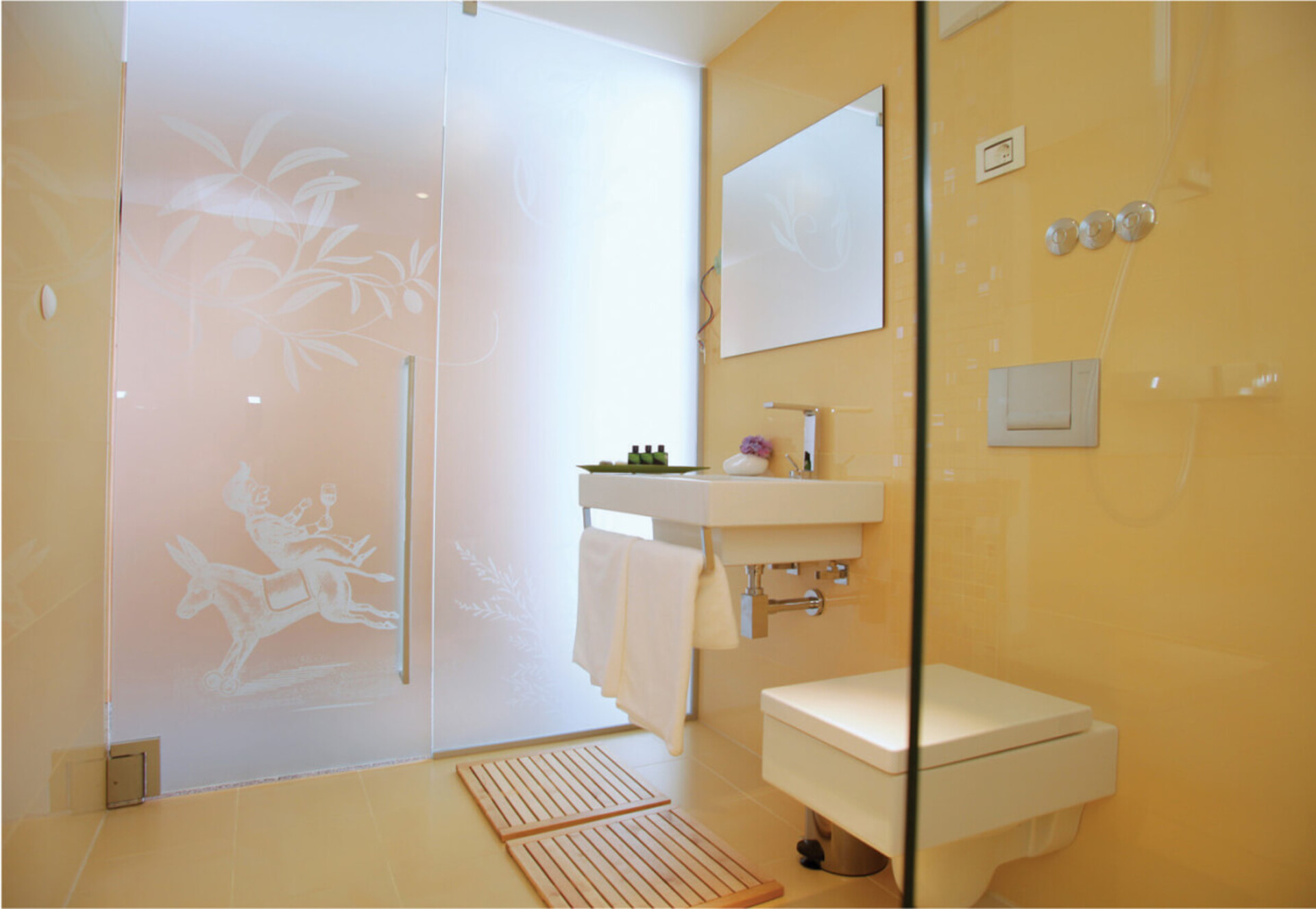 Escape to Paradise: Your Private Pool Awaits, Alma