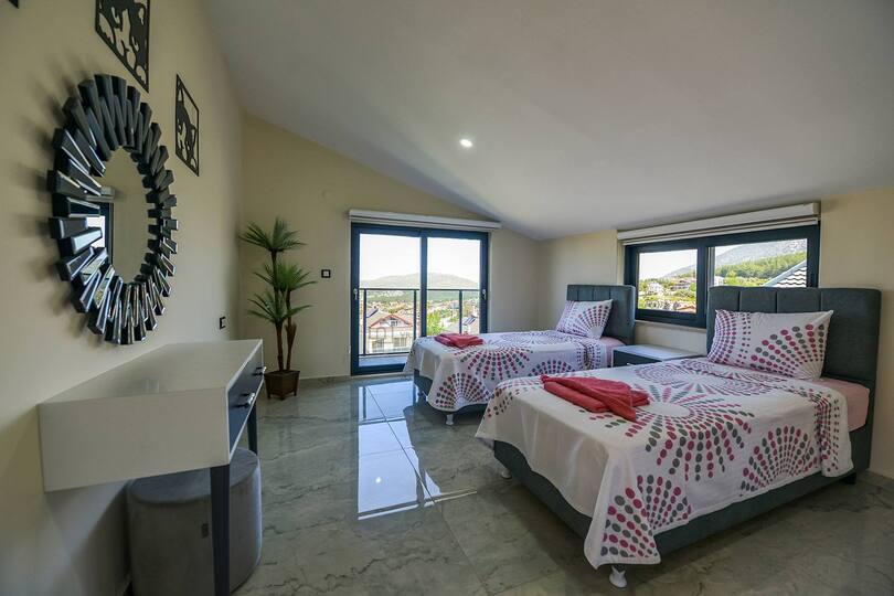A Home Designed for Summer Living 1038