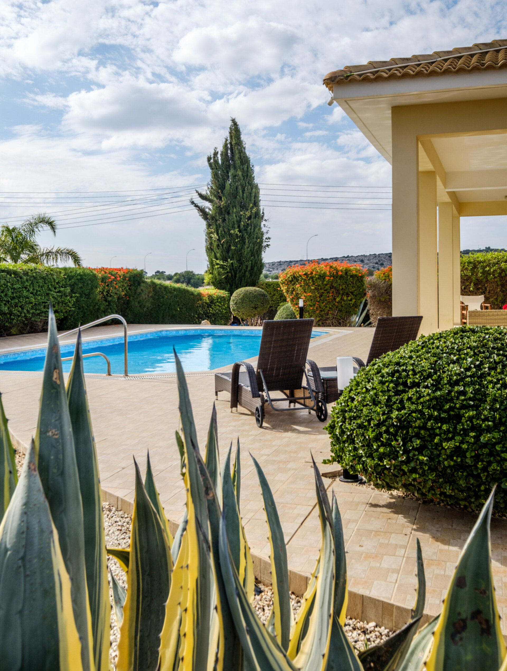 Luxury Villa with Mature Garden - 1390