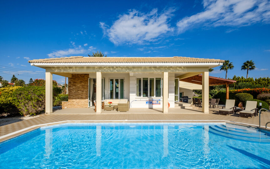 Luxury Villa with Mature Garden - 1390