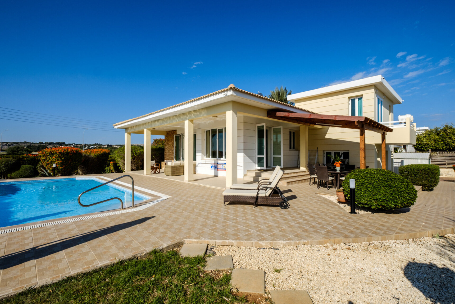 Luxury Villa with Mature Garden - 1390