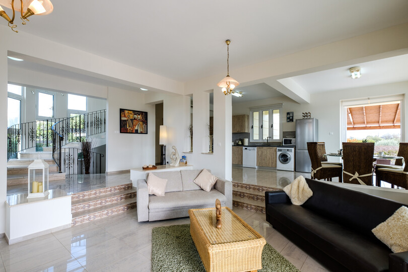 Luxury Villa with Mature Garden - 1390