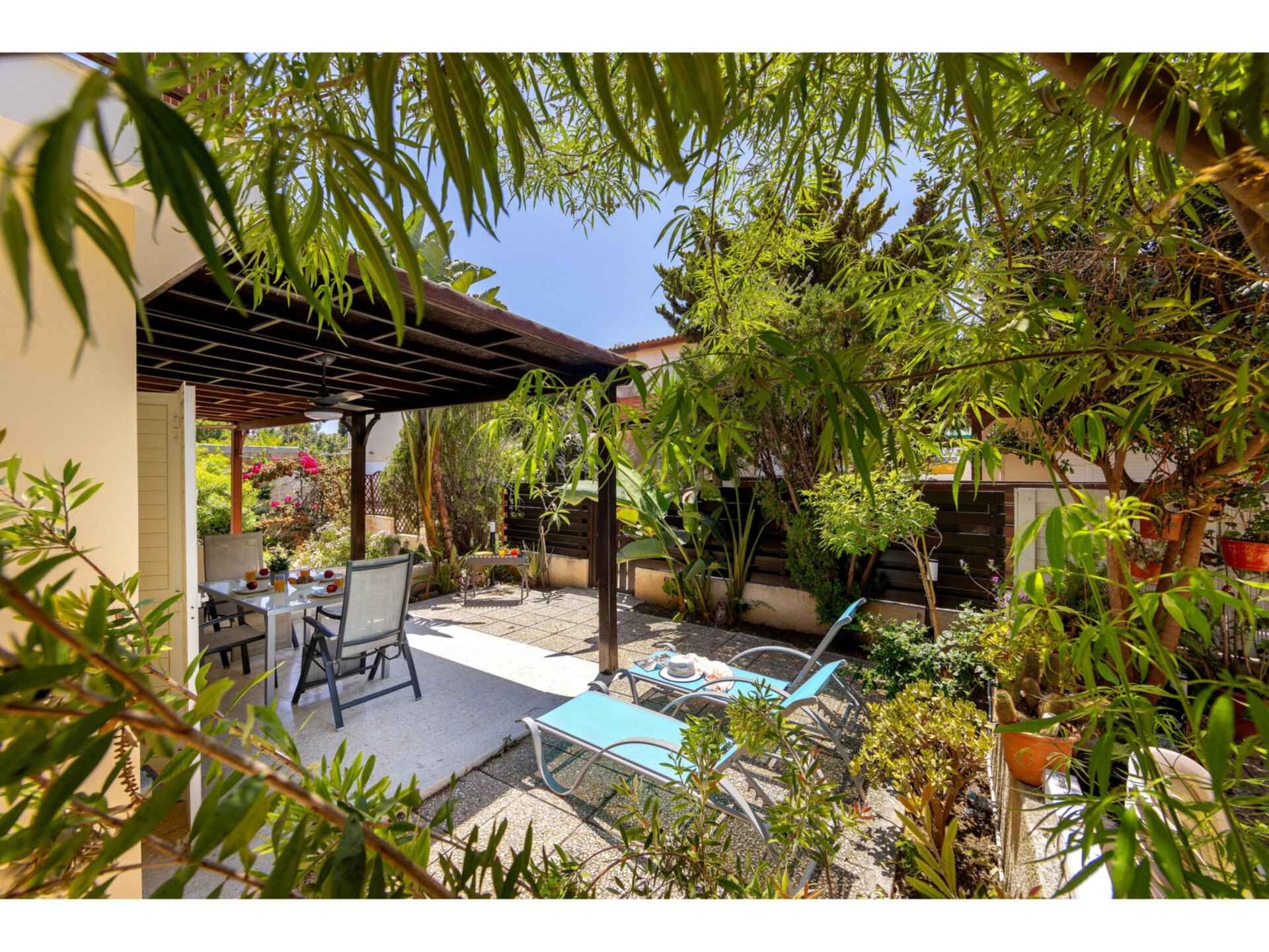 Stylish in the Heart of Perivolia, Larnaca Villa 1402