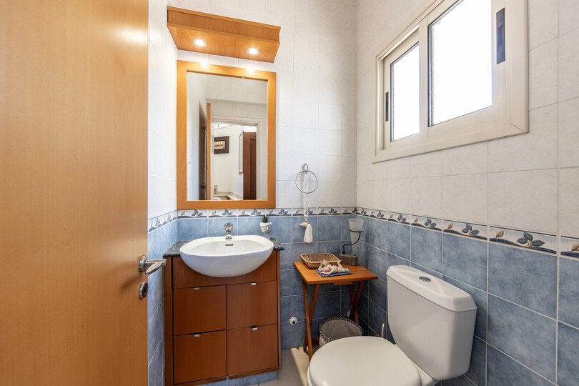 Cozy Villa with 3 Bedrooms in Larnaka 1000