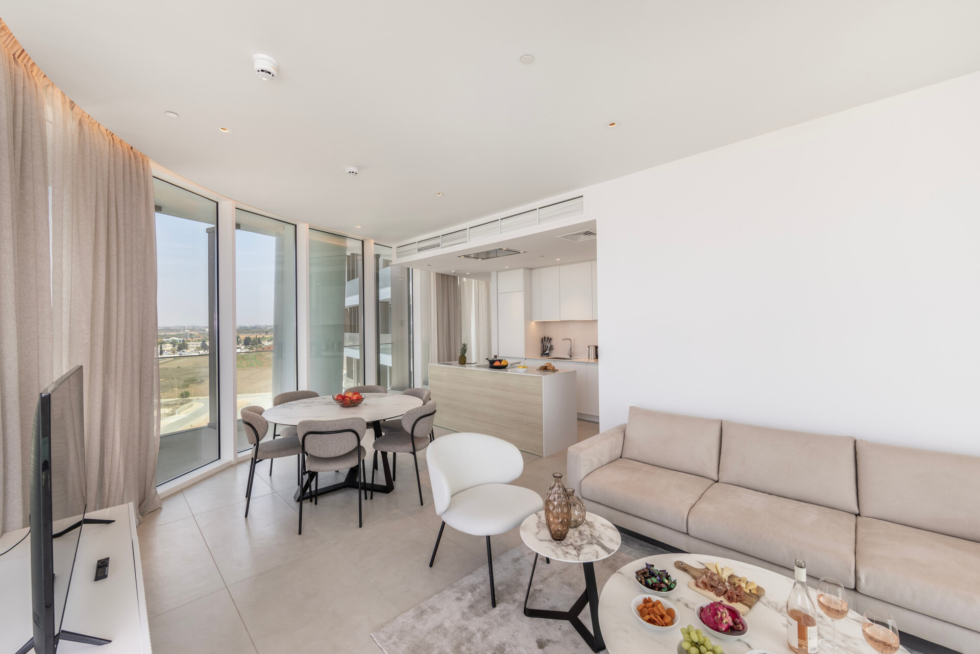 Secluded 3 Bedroom Oasis in City, 1007