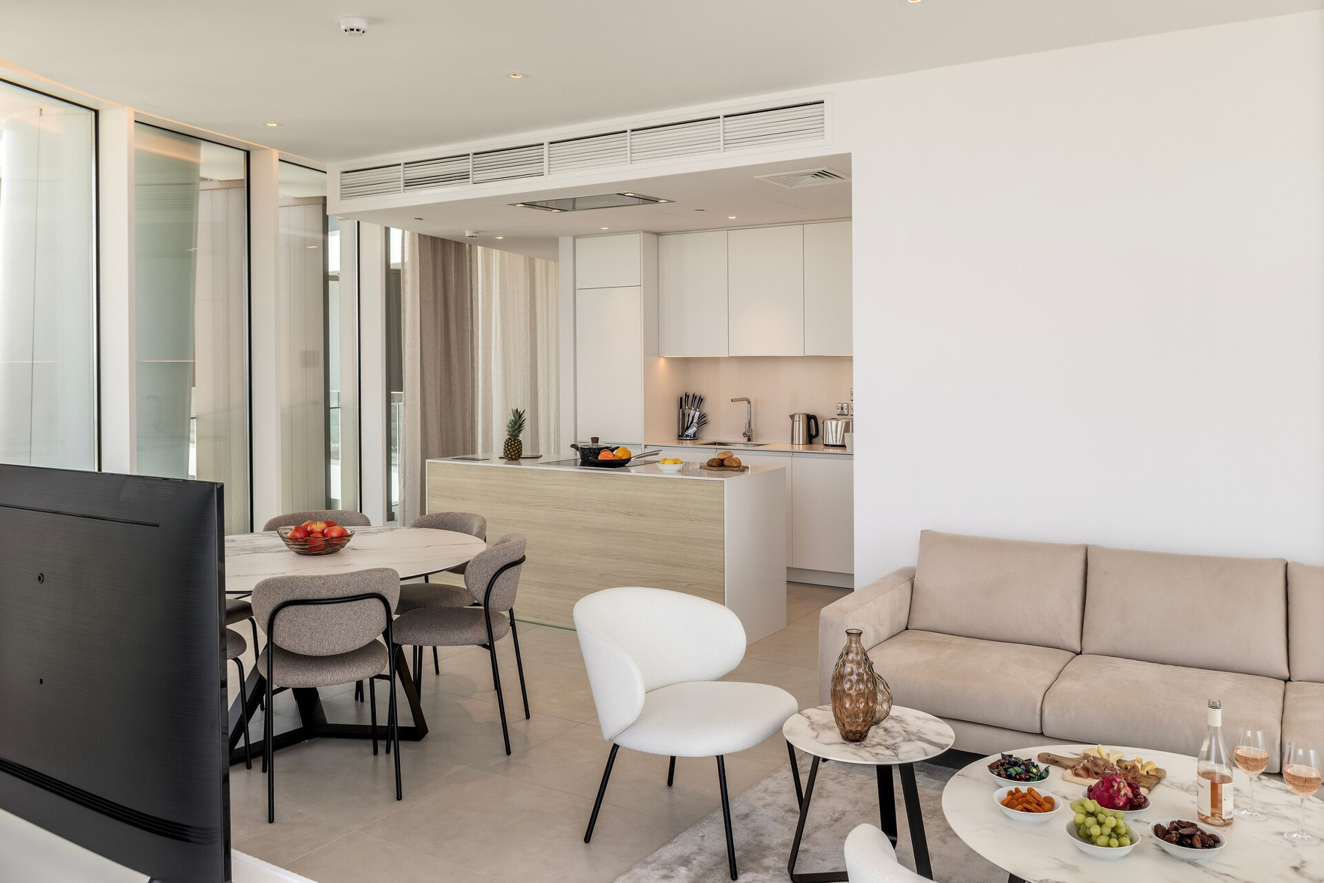 Secluded 3 Bedroom Oasis in City, 1007