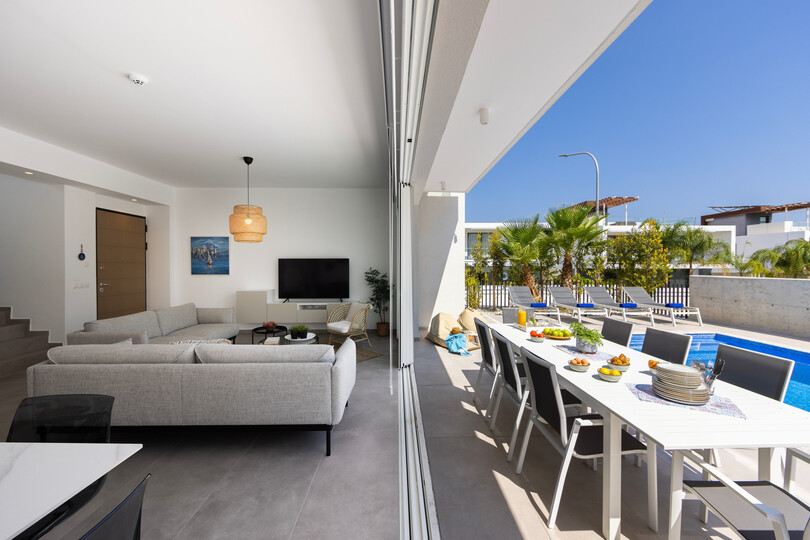 Tranquil Oasis: 6 Bedroom Villa in Protaras, 1727