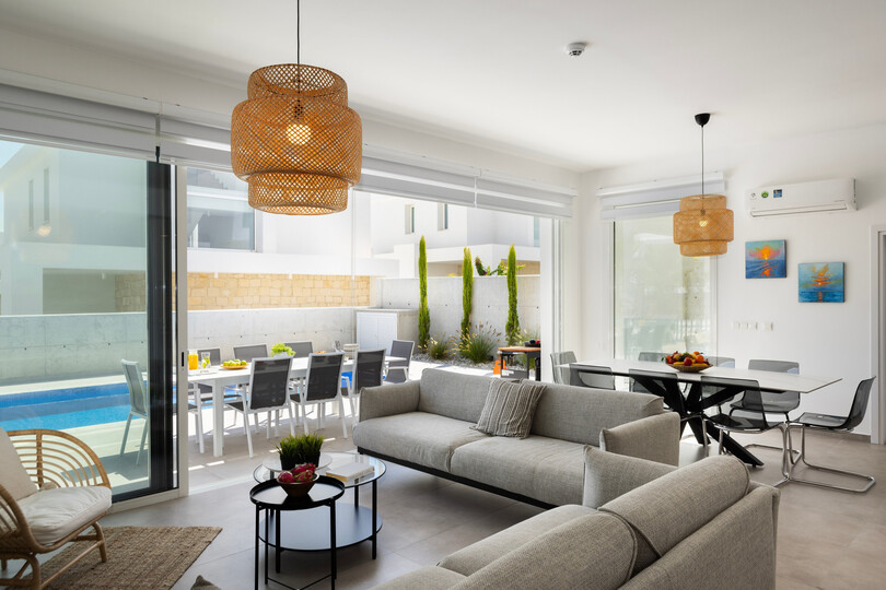 Tranquil Oasis: 6 Bedroom Villa in Protaras, 1727