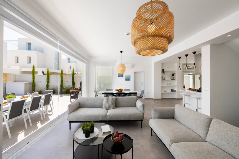 Tranquil Oasis: 6 Bedroom Villa in Protaras, 1727