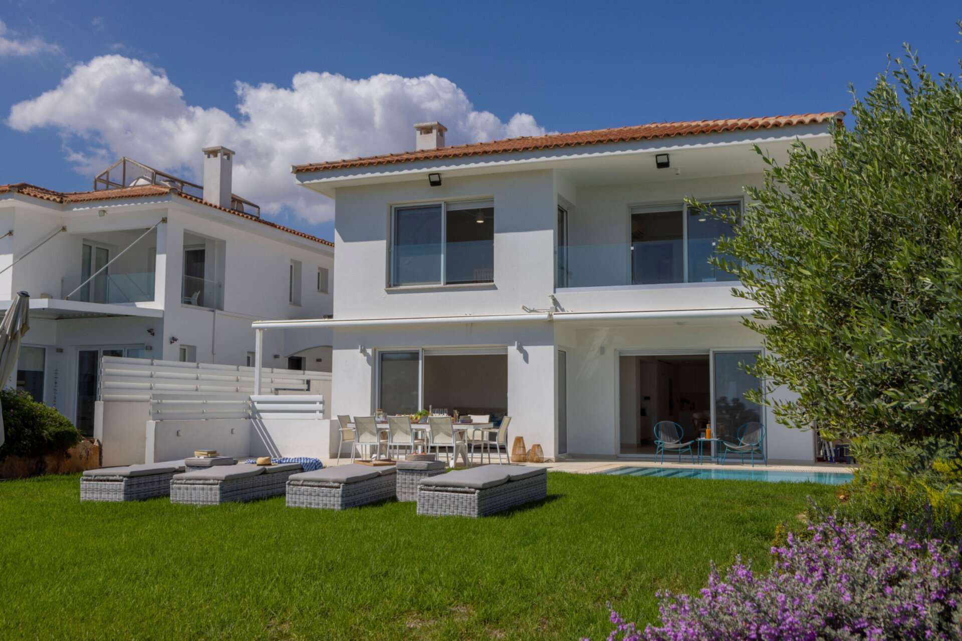 Serene Villa with 5 Bedrooms in Pernera 1543