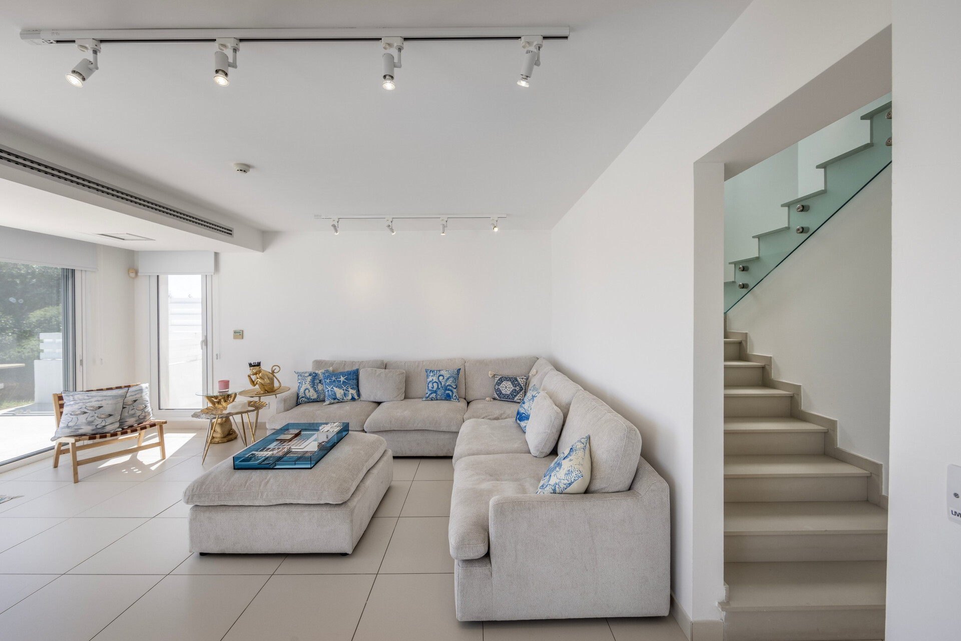 Serene Villa with 5 Bedrooms in Pernera 1543