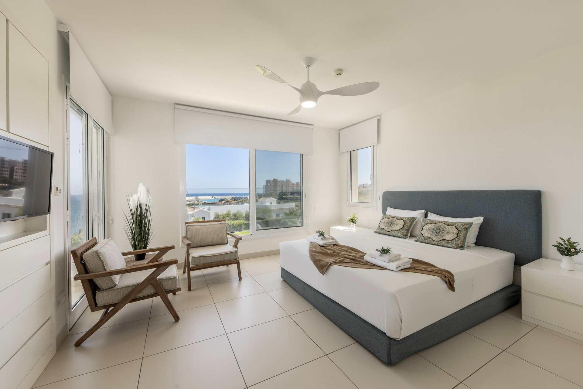 Serene Villa with 5 Bedrooms in Pernera 1543