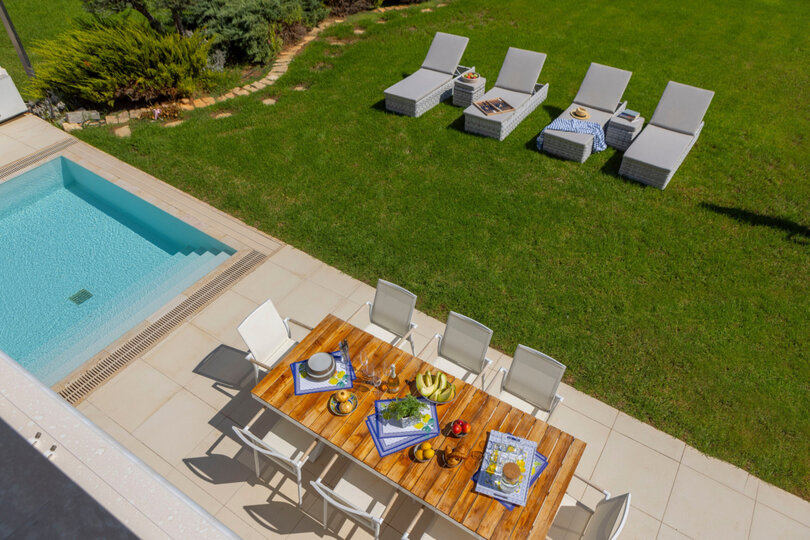Serene Villa with 5 Bedrooms in Pernera 1543