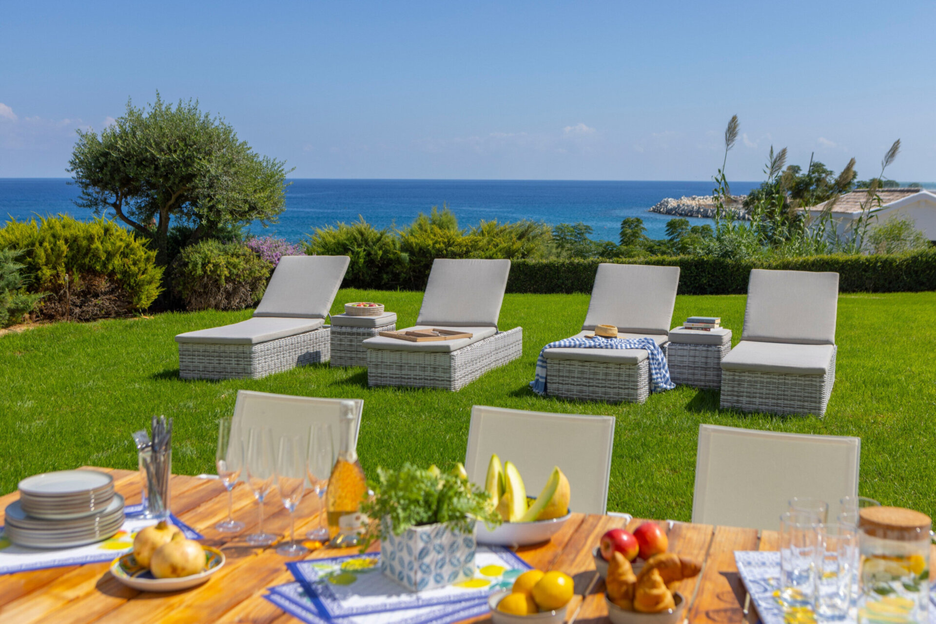 Serene Villa with 5 Bedrooms in Pernera 1543