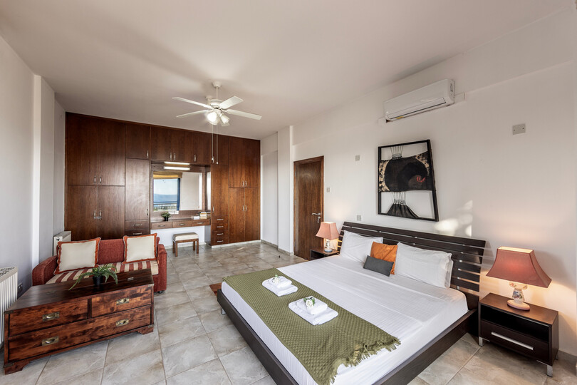 Modern 4 Bedroom Villa Oasis in Ayia Napa, 1396