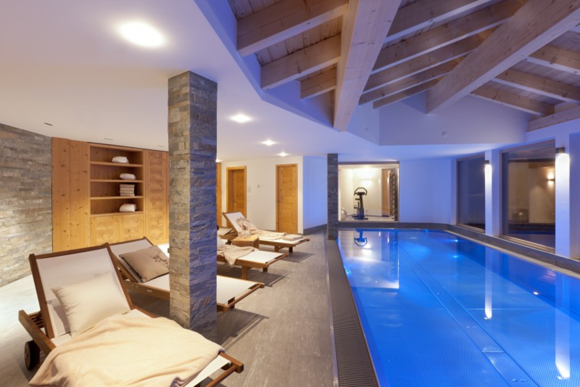 A Luxurious Alpine Escape 1203