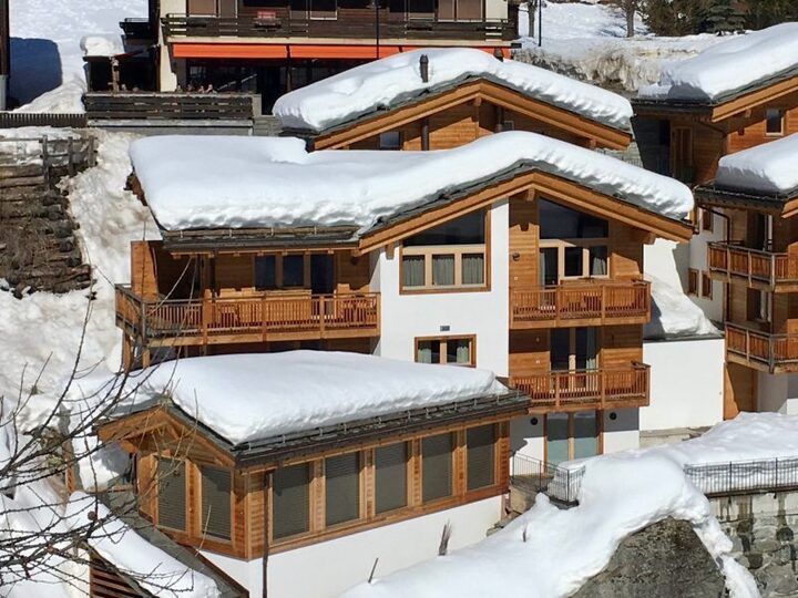 A Luxurious Alpine Escape 1203