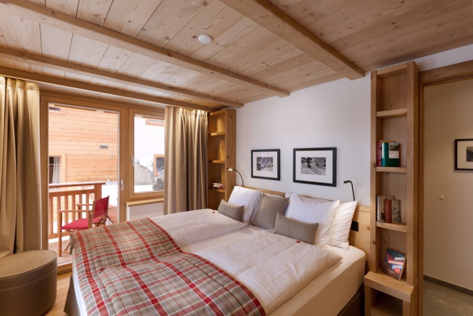 Matterhorn Gazes, Luxury Embraces 1000