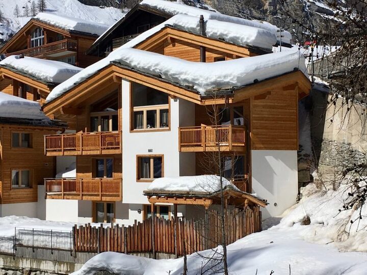Matterhorn Gazes, Luxury Embraces 1000