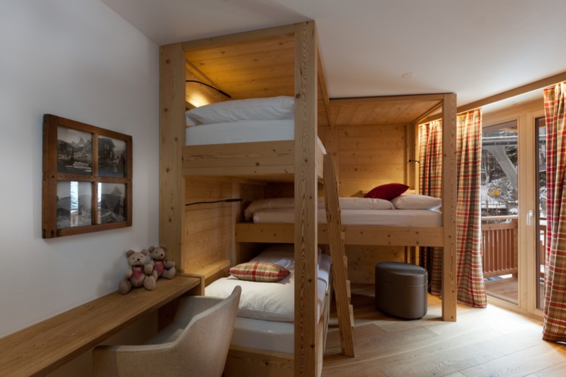 Matterhorn Gazes, Luxury Embraces 1000