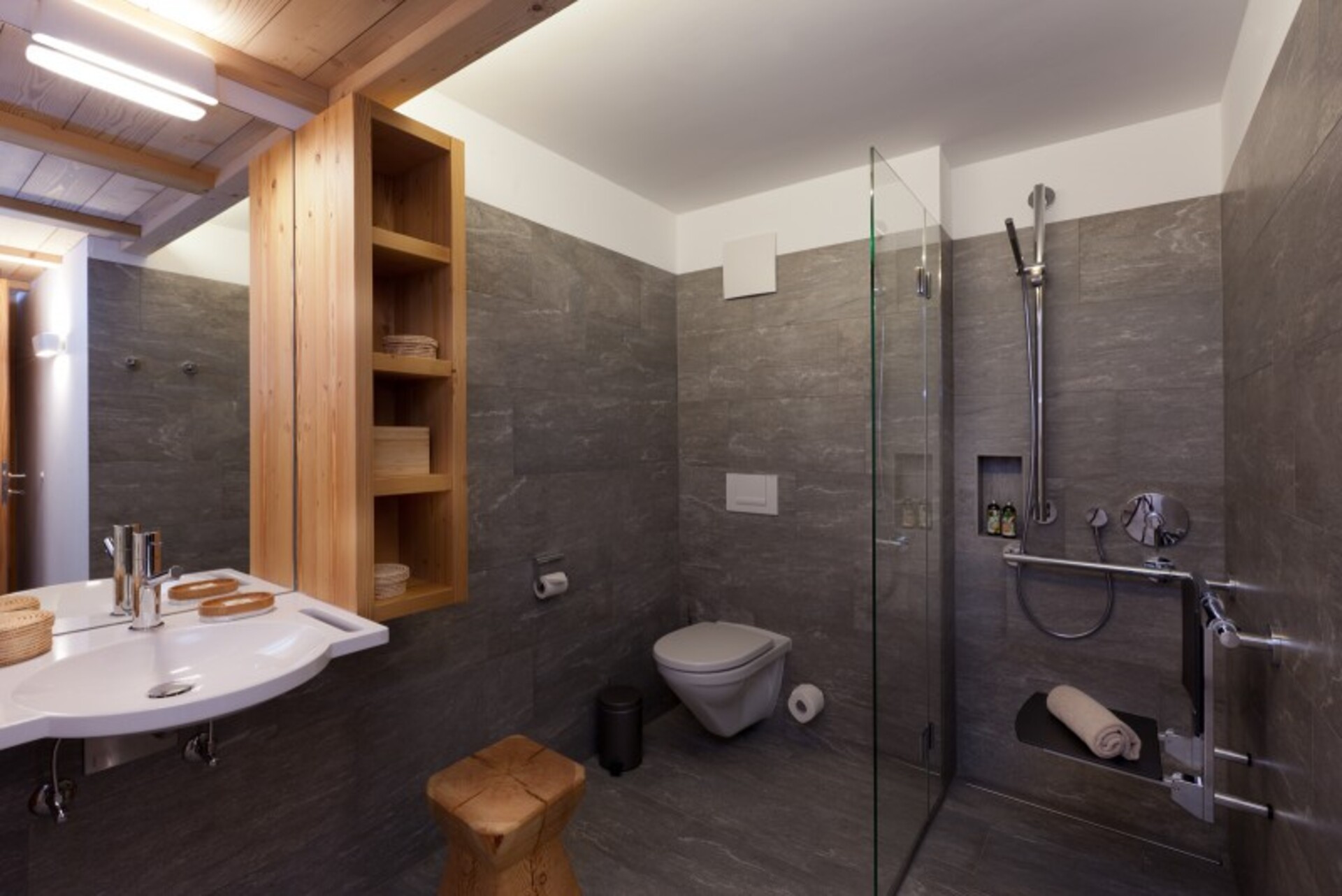 Matterhorn Gazes, Luxury Embraces 1000