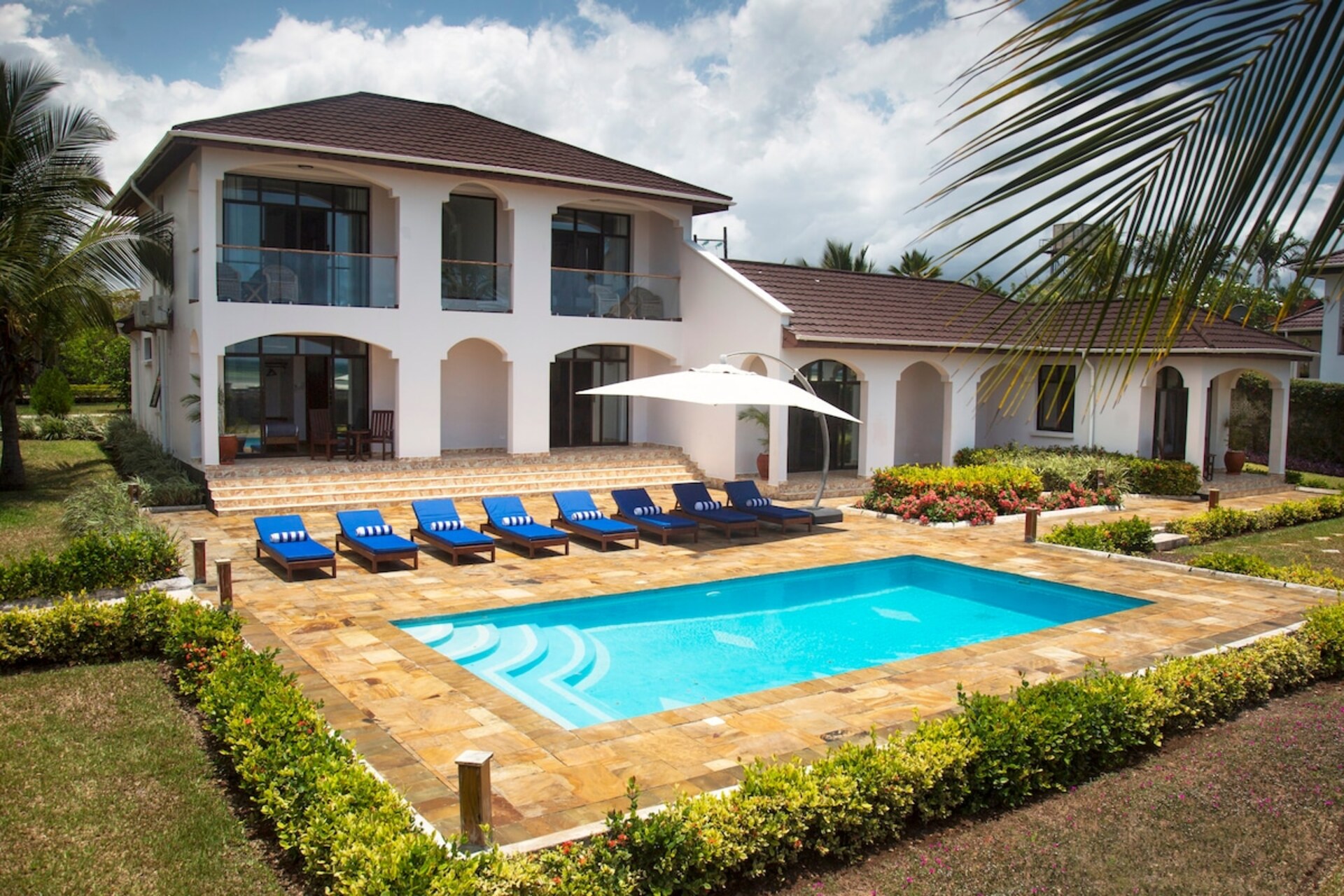 Luxury Beachfront Bliss Awaits in Zanzibar Paradise, 1002