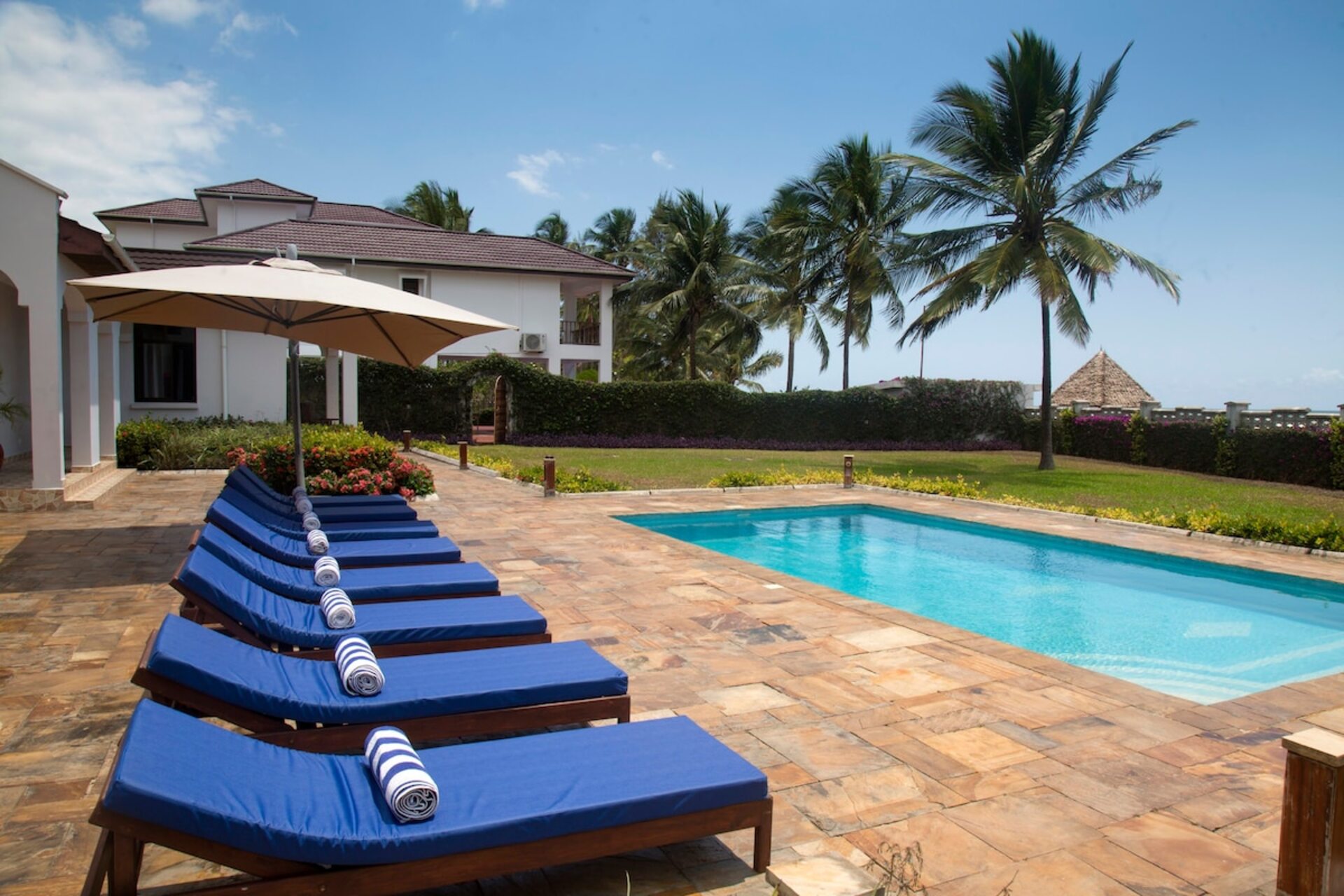 Luxury Beachfront Bliss Awaits in Zanzibar Paradise, 1002