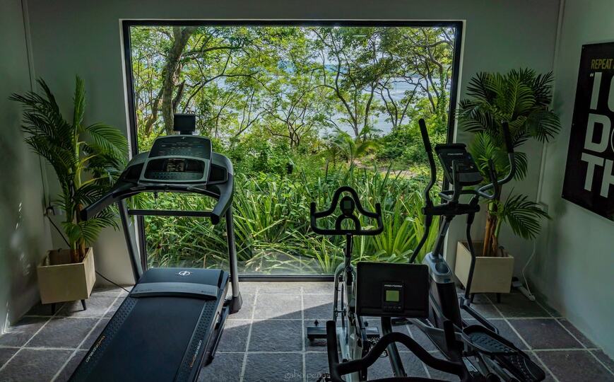 Experience Luxury at Guanacaste Province 1000