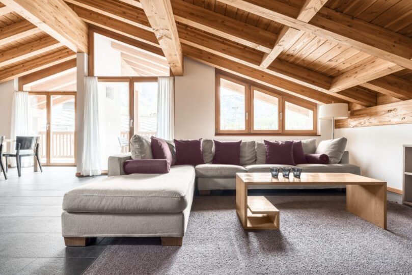 Elegant Alpine Escape with Breathtaking Views 1018